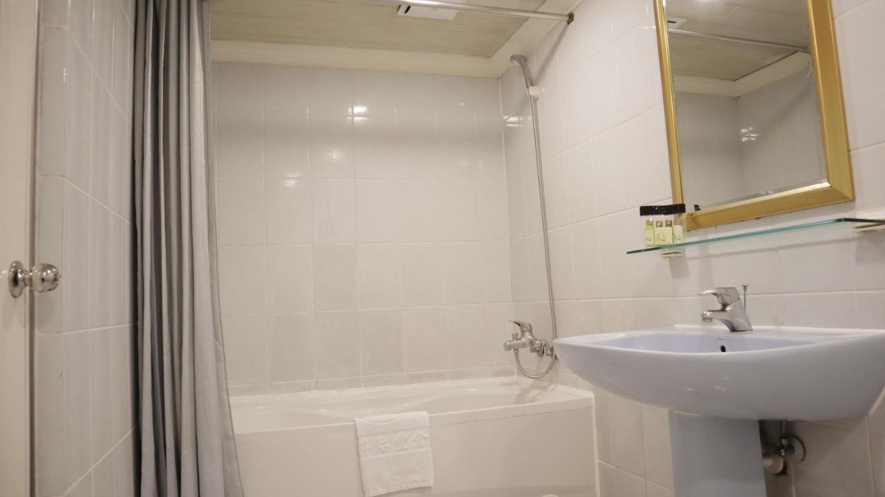 Ho Fong Business Stay Фенгюен Екстериор снимка